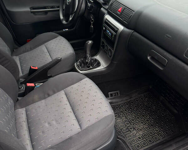 Бежевый Шкода Октавия, объемом двигателя 0 л и пробегом 279 тыс. км за 5699 $, фото 2 на Automoto.ua