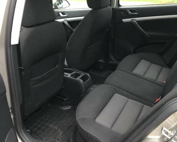 Бежевый Шкода Октавия, объемом двигателя 1.6 л и пробегом 102 тыс. км за 6200 $, фото 6 на Automoto.ua