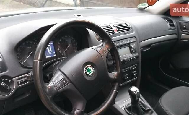 Бежевый Шкода Октавия, объемом двигателя 1.6 л и пробегом 175 тыс. км за 7300 $, фото 7 на Automoto.ua