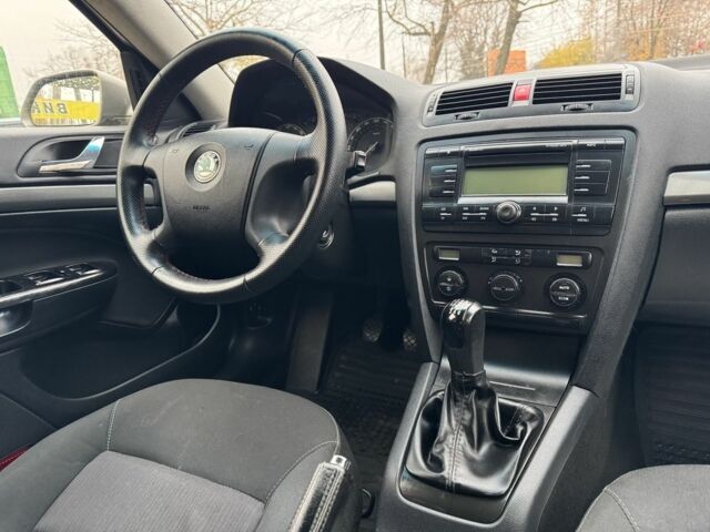 Бежевый Шкода Октавия, объемом двигателя 2 л и пробегом 298 тыс. км за 5300 $, фото 12 на Automoto.ua