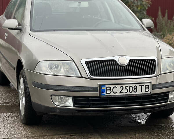 Бежевый Шкода Октавия, объемом двигателя 1.6 л и пробегом 240 тыс. км за 5300 $, фото 1 на Automoto.ua