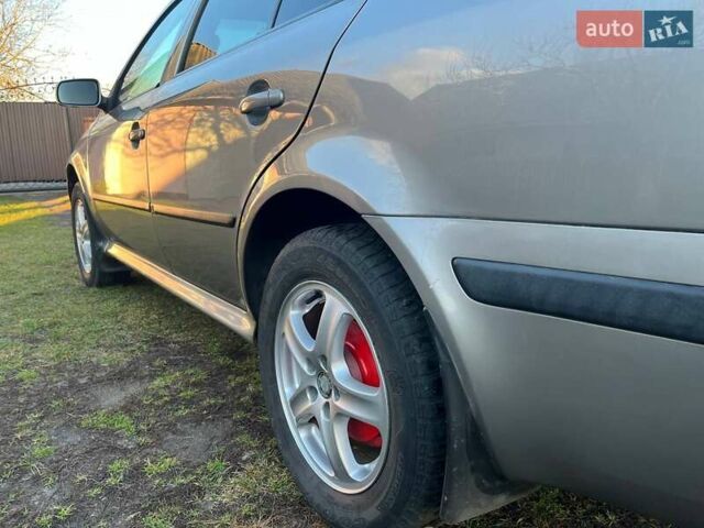 Бежевый Шкода Октавия, объемом двигателя 1.6 л и пробегом 387 тыс. км за 4600 $, фото 10 на Automoto.ua