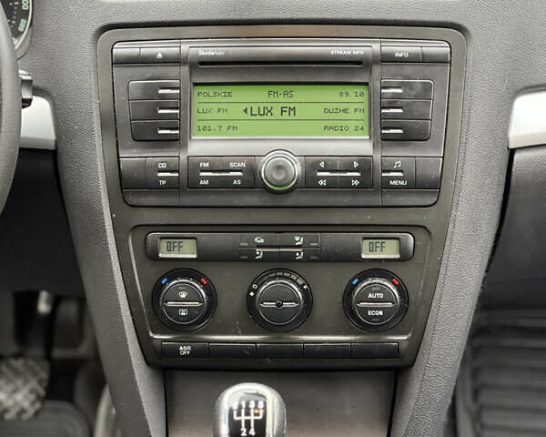 Бежевый Шкода Октавия, объемом двигателя 1.6 л и пробегом 240 тыс. км за 5300 $, фото 10 на Automoto.ua