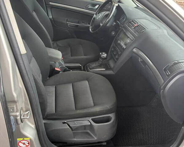 Бежевый Шкода Октавия, объемом двигателя 2.01 л и пробегом 200 тыс. км за 4100 $, фото 6 на Automoto.ua