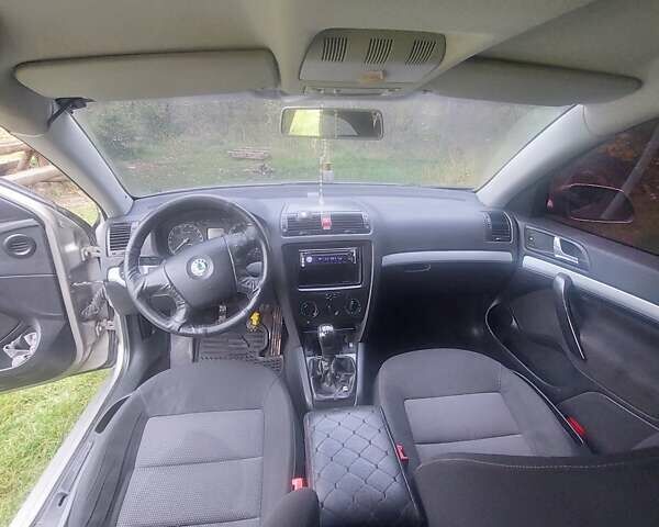 Бежевий Шкода Октавія, об'ємом двигуна 1.6 л та пробігом 320 тис. км за 4600 $, фото 9 на Automoto.ua