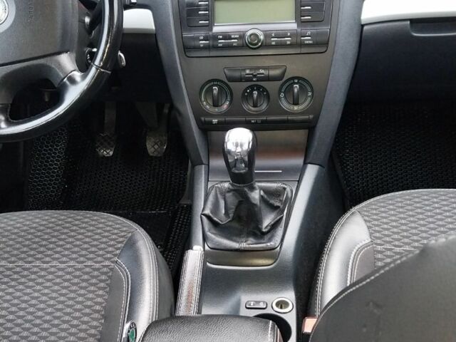 Бежевый Шкода Октавия, объемом двигателя 1.6 л и пробегом 248 тыс. км за 6300 $, фото 4 на Automoto.ua