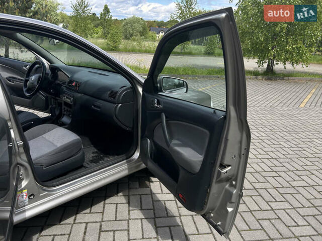 Бежевый Шкода Октавия, объемом двигателя 1.6 л и пробегом 285 тыс. км за 4400 $, фото 56 на Automoto.ua