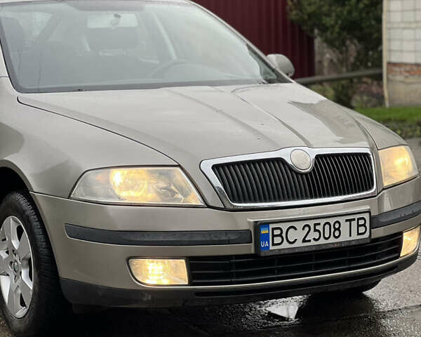 Бежевый Шкода Октавия, объемом двигателя 1.6 л и пробегом 240 тыс. км за 5300 $, фото 2 на Automoto.ua