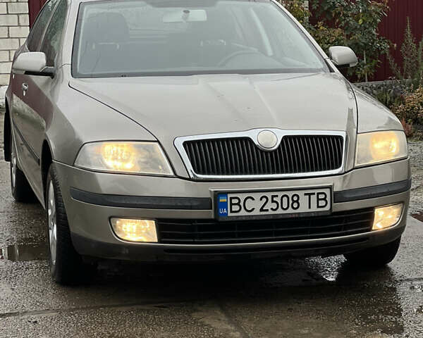 Бежевый Шкода Октавия, объемом двигателя 1.6 л и пробегом 240 тыс. км за 5300 $, фото 3 на Automoto.ua