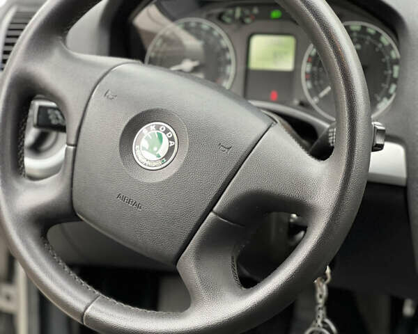 Бежевый Шкода Октавия, объемом двигателя 1.6 л и пробегом 240 тыс. км за 5300 $, фото 9 на Automoto.ua