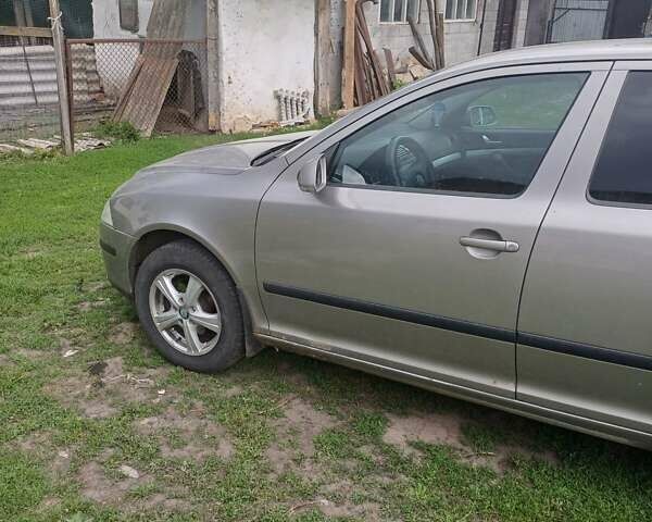 Бежевый Шкода Октавия, объемом двигателя 1.9 л и пробегом 200 тыс. км за 7000 $, фото 1 на Automoto.ua