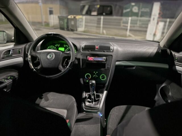 Бежевый Шкода Октавия, объемом двигателя 1.9 л и пробегом 300 тыс. км за 2850 $, фото 14 на Automoto.ua