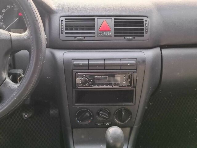 Бежевый Шкода Октавия, объемом двигателя 1.6 л и пробегом 297 тыс. км за 4290 $, фото 15 на Automoto.ua