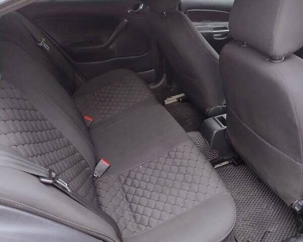 Бежевый Шкода Октавия, объемом двигателя 1.6 л и пробегом 285 тыс. км за 5600 $, фото 11 на Automoto.ua