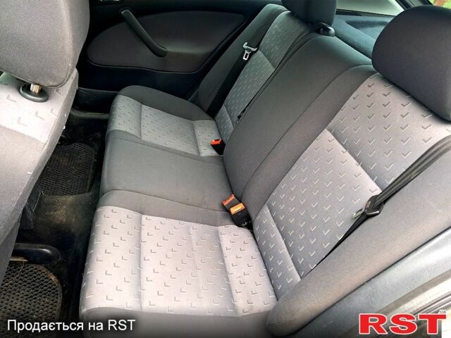 Бежевый Шкода Октавия, объемом двигателя 1.6 л и пробегом 232 тыс. км за 7200 $, фото 5 на Automoto.ua