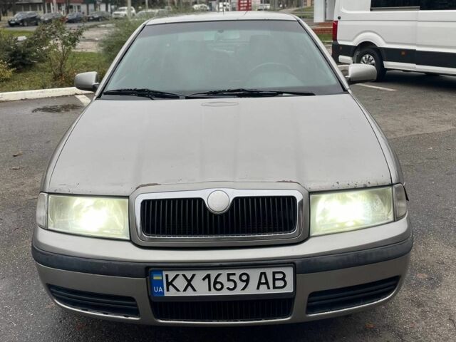 Бежевый Шкода Октавия, объемом двигателя 1.6 л и пробегом 256 тыс. км за 4500 $, фото 2 на Automoto.ua