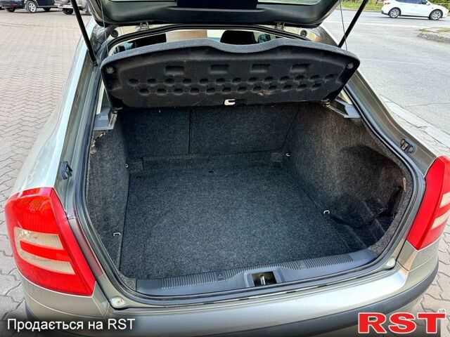 Бежевий Шкода Октавія, об'ємом двигуна 1.6 л та пробігом 207 тис. км за 6750 $, фото 6 на Automoto.ua