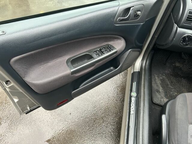 Бежевий Шкода Октавія, об'ємом двигуна 1.6 л та пробігом 225 тис. км за 5200 $, фото 11 на Automoto.ua