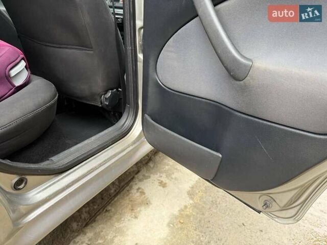 Бежевий Шкода Октавія, об'ємом двигуна 1.6 л та пробігом 185 тис. км за 5800 $, фото 4 на Automoto.ua