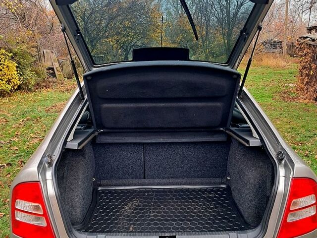 Бежевый Шкода Октавия, объемом двигателя 1.6 л и пробегом 232 тыс. км за 7200 $, фото 4 на Automoto.ua