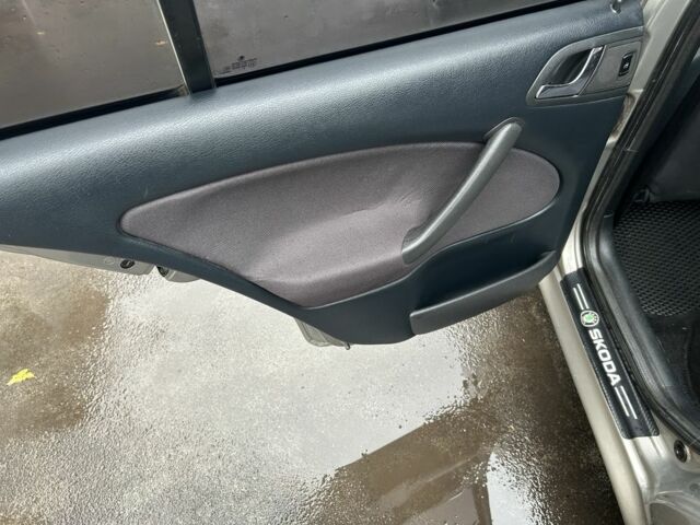 Бежевий Шкода Октавія, об'ємом двигуна 1.6 л та пробігом 225 тис. км за 5200 $, фото 14 на Automoto.ua