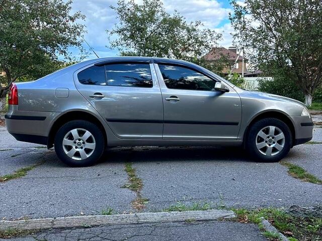 Бежевий Шкода Октавія, об'ємом двигуна 2 л та пробігом 290 тис. км за 5299 $, фото 4 на Automoto.ua