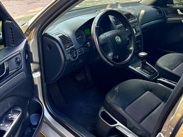 Бежевий Шкода Октавія, об'ємом двигуна 2 л та пробігом 290 тис. км за 5299 $, фото 6 на Automoto.ua