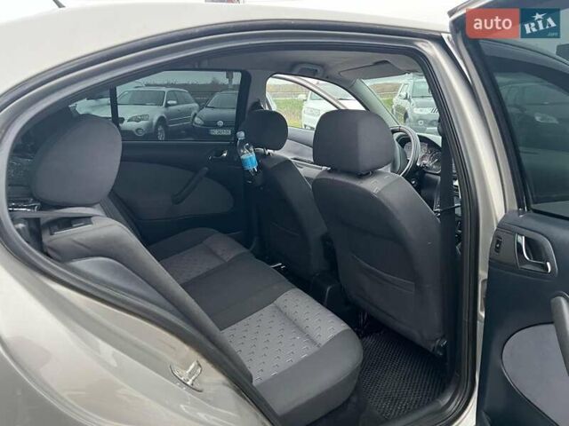 Бежевый Шкода Октавия, объемом двигателя 1.6 л и пробегом 276 тыс. км за 4490 $, фото 32 на Automoto.ua