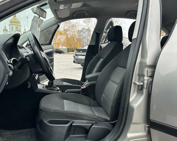 Бежевый Шкода Октавия, объемом двигателя 1.6 л и пробегом 226 тыс. км за 5999 $, фото 5 на Automoto.ua