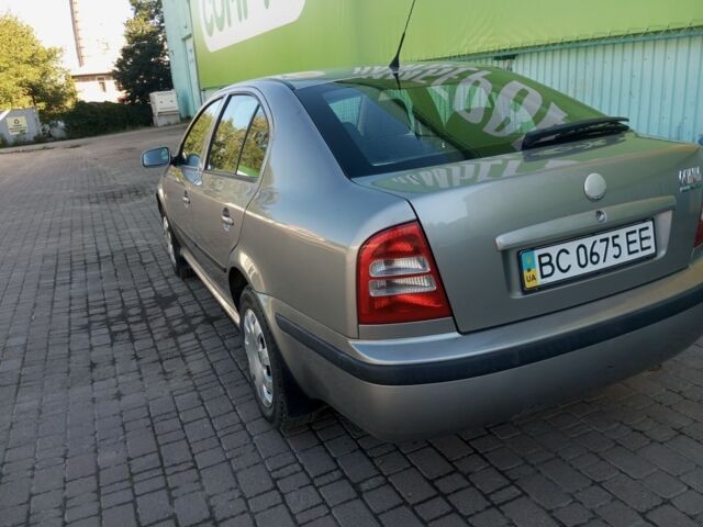 Бежевый Шкода Октавия, объемом двигателя 1.6 л и пробегом 220 тыс. км за 4900 $, фото 2 на Automoto.ua