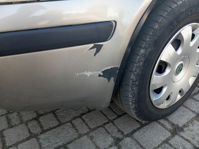 Бежевый Шкода Октавия, объемом двигателя 1.6 л и пробегом 220 тыс. км за 4900 $, фото 3 на Automoto.ua