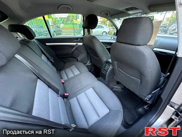 Бежевий Шкода Октавія, об'ємом двигуна 1.6 л та пробігом 207 тис. км за 6750 $, фото 3 на Automoto.ua