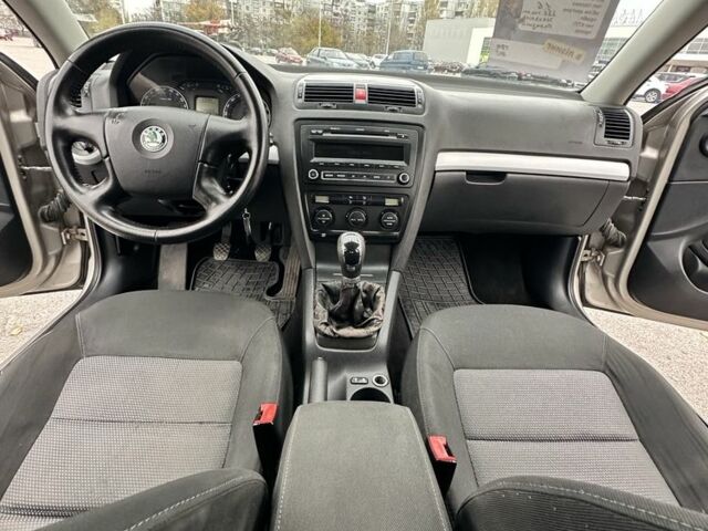 Бежевий Шкода Октавія, об'ємом двигуна 1.6 л та пробігом 226 тис. км за 5900 $, фото 13 на Automoto.ua