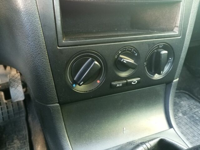 Бежевый Шкода Октавия, объемом двигателя 1.6 л и пробегом 220 тыс. км за 4900 $, фото 7 на Automoto.ua