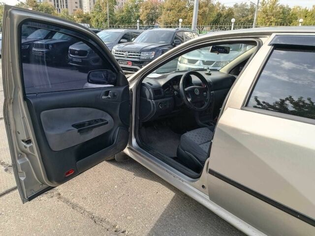 Бежевый Шкода Октавия, объемом двигателя 1.6 л и пробегом 297 тыс. км за 4290 $, фото 17 на Automoto.ua