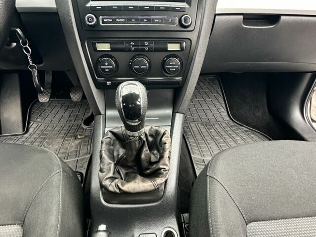 Бежевий Шкода Октавія, об'ємом двигуна 1.6 л та пробігом 226 тис. км за 5900 $, фото 10 на Automoto.ua