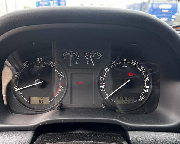 Бежевий Шкода Октавія, об'ємом двигуна 1.8 л та пробігом 316 тис. км за 5200 $, фото 9 на Automoto.ua