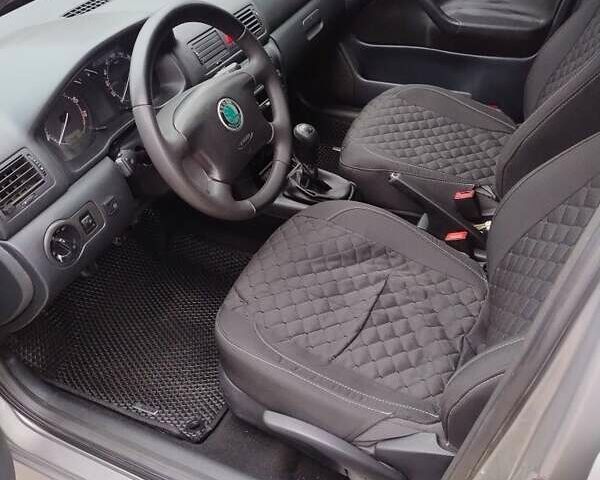 Бежевый Шкода Октавия, объемом двигателя 1.6 л и пробегом 285 тыс. км за 5600 $, фото 5 на Automoto.ua