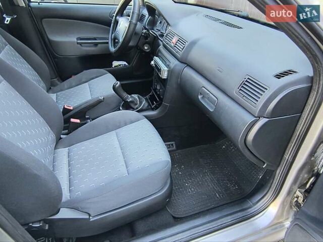 Бежевый Шкода Октавия, объемом двигателя 1.4 л и пробегом 157 тыс. км за 5400 $, фото 3 на Automoto.ua