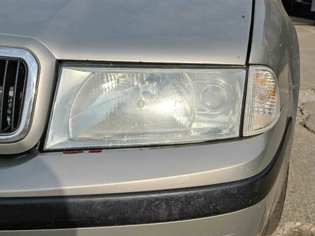 Бежевый Шкода Октавия, объемом двигателя 1.6 л и пробегом 297 тыс. км за 4290 $, фото 3 на Automoto.ua