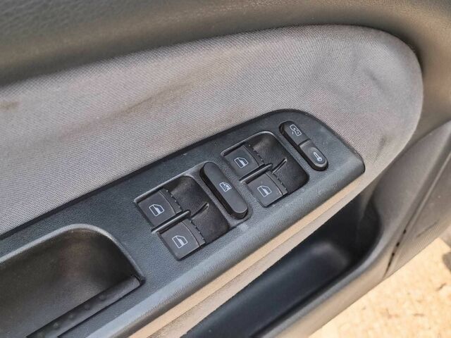 Бежевый Шкода Октавия, объемом двигателя 1.6 л и пробегом 297 тыс. км за 4290 $, фото 20 на Automoto.ua