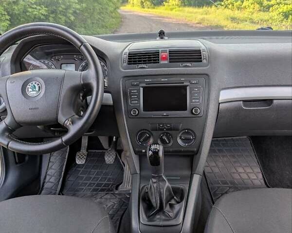 Бежевый Шкода Октавия, объемом двигателя 1.98 л и пробегом 230 тыс. км за 6200 $, фото 8 на Automoto.ua