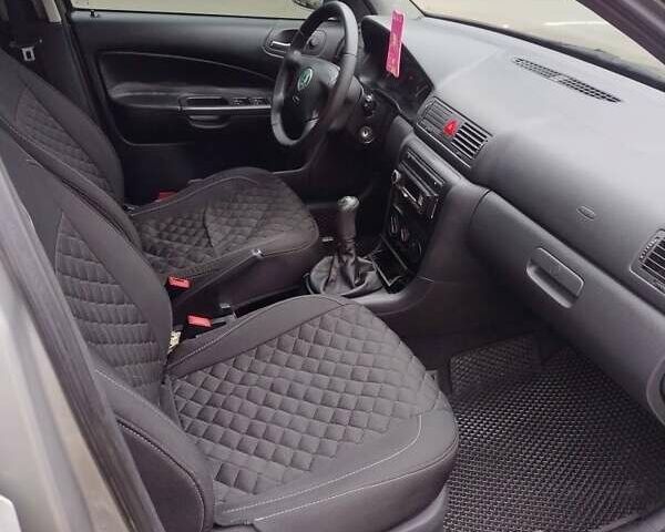 Бежевый Шкода Октавия, объемом двигателя 1.6 л и пробегом 285 тыс. км за 5600 $, фото 9 на Automoto.ua