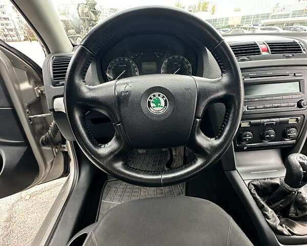 Бежевый Шкода Октавия, объемом двигателя 1.6 л и пробегом 226 тыс. км за 5999 $, фото 7 на Automoto.ua