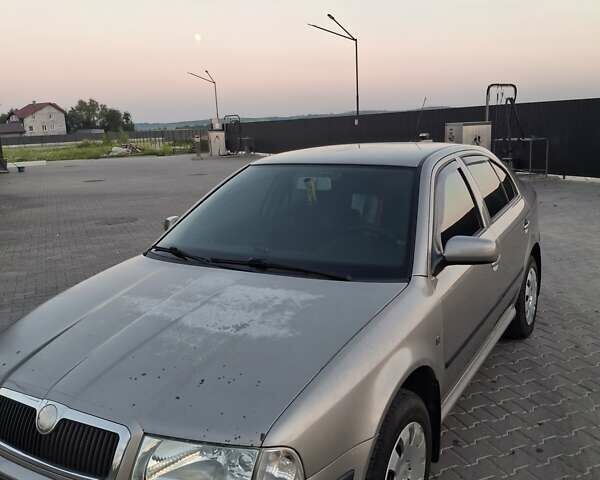 Бежевый Шкода Октавия, объемом двигателя 1.6 л и пробегом 195 тыс. км за 6500 $, фото 1 на Automoto.ua