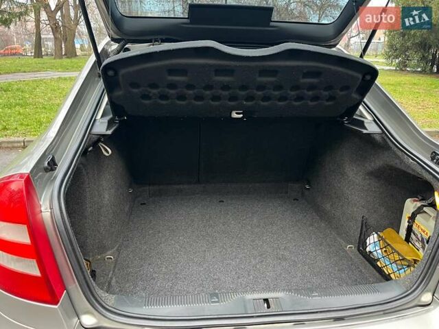 Бежевый Шкода Октавия, объемом двигателя 1.6 л и пробегом 194 тыс. км за 7200 $, фото 5 на Automoto.ua