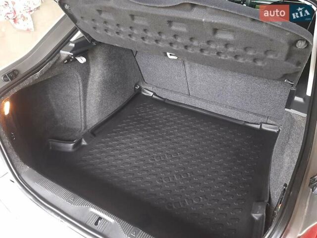 Бежевый Шкода Октавия, объемом двигателя 1.6 л и пробегом 140 тыс. км за 6500 $, фото 7 на Automoto.ua