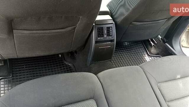 Бежевий Шкода Октавія, об'ємом двигуна 1.98 л та пробігом 325 тис. км за 5700 $, фото 2 на Automoto.ua