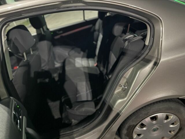 Бежевый Шкода Октавия, объемом двигателя 1.9 л и пробегом 300 тыс. км за 2850 $, фото 13 на Automoto.ua