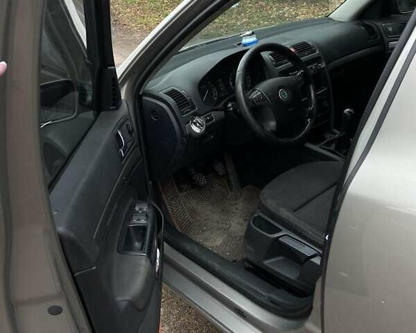 Бежевый Шкода Октавия, объемом двигателя 1.9 л и пробегом 322 тыс. км за 4750 $, фото 6 на Automoto.ua